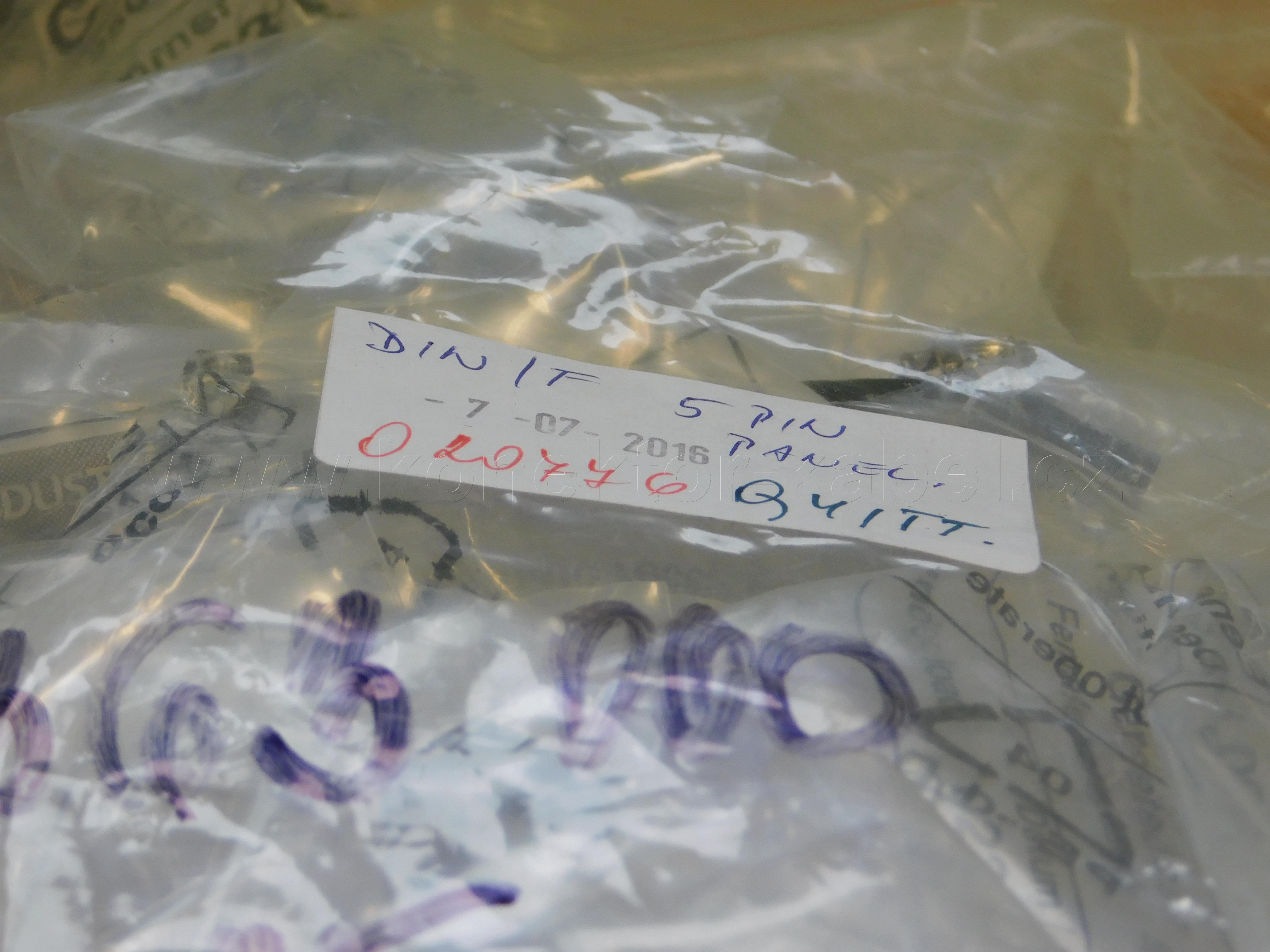 DIN / F, 5pin, panelový, centrál. matice, Amphenol